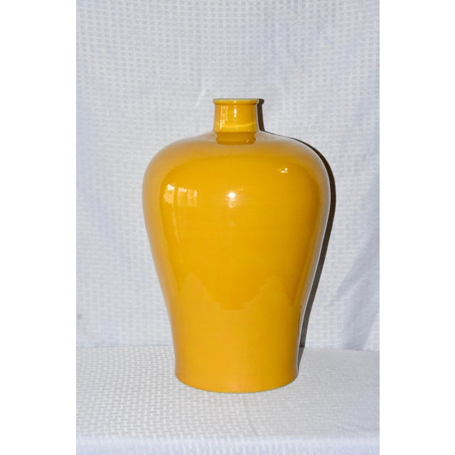 Vintage Chinese Monochrome Egg Yolk Yellow Glaze Vase For Sale In Palm Springs - Image 6 of 6