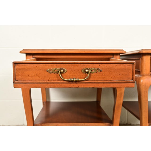 Wood Hekman French Provincial Louis XV Carved Walnut Nightstands or Side Tables, Pair For Sale - Image 7 of 16