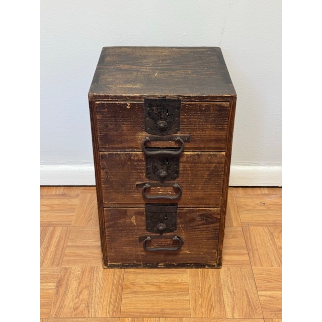 Japanese Early 20th Century Meiji Period Japanese Ko-Tansu Three-Drawer Merchant Chest With Hand-Forged Iron Hardware For Sale - Image 3 of 10