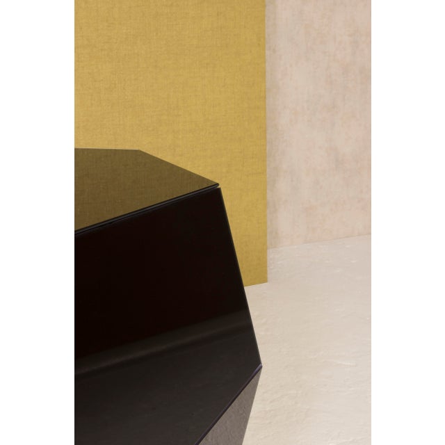Three Rocks High Side Table in Black Glass from Insidherland For Sale - Image 9 of 10