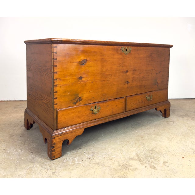 An early American Queen Anne style antique pine blanket chest, likely Pennsylvanian. Rectangular top with molded wood-...