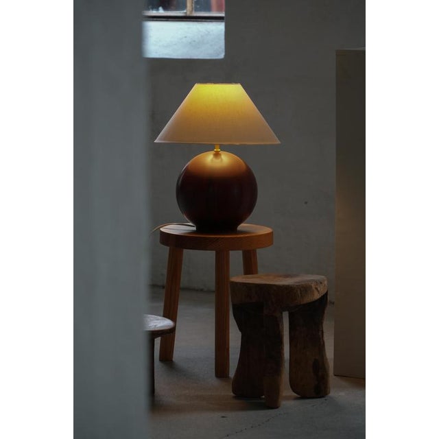 Danish Modern Sculptural Sphere-Shaped Table Lamp in Dark Wood, 1980s For Sale - Image 4 of 12