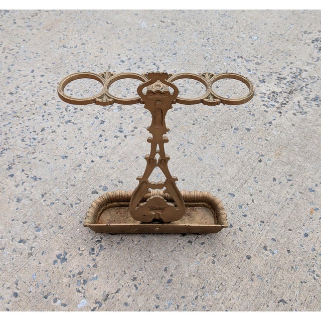Rustic European 19th Century Cast Iron Fleur-De-Lis 4-Division Umbrella Stand For Sale - Image 3 of 7