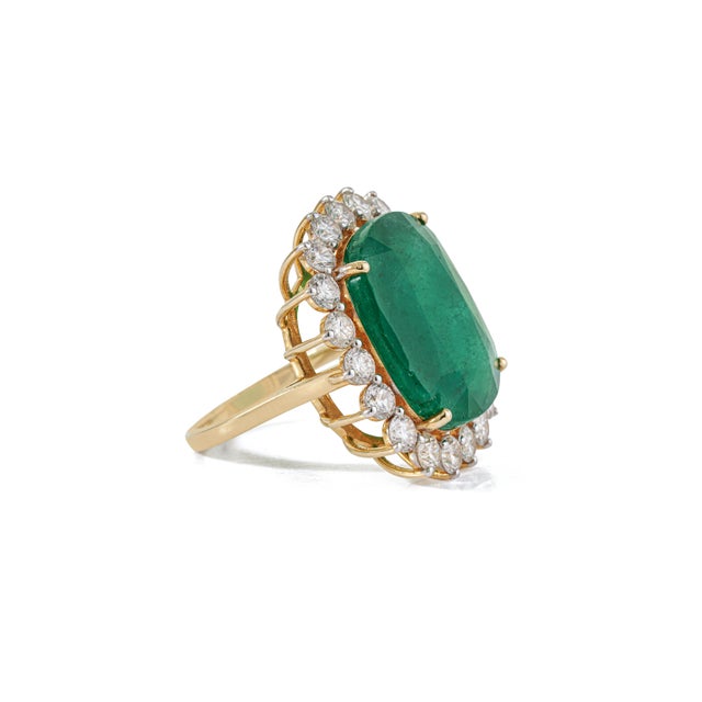 Metal VRJewels 18.05 Ct Emerald & 2.72 Ct Diamond 14k Yellow Gold Statement Ring Size 6.5 For Sale - Image 7 of 17