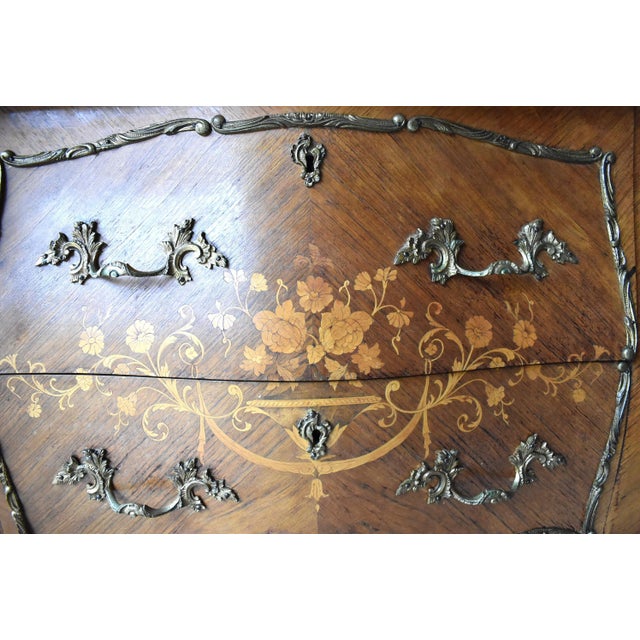 Early 20th Century Antique Louis XV-Style Bombe Marquetry, Ormolu, & Marble Top Bombe Chest of Drawers For Sale - Image 5 of 12