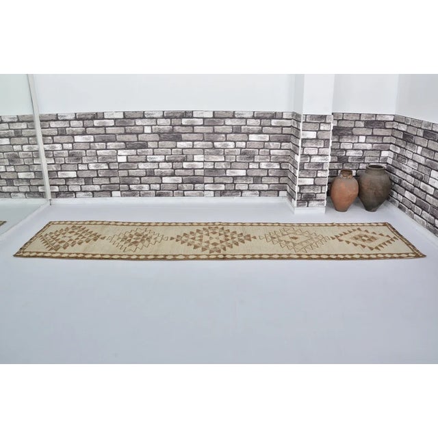 Off-white Vintage Turkish Rug, Japandi Style Neutral Geometric Runner For Sale - Image 8 of 10