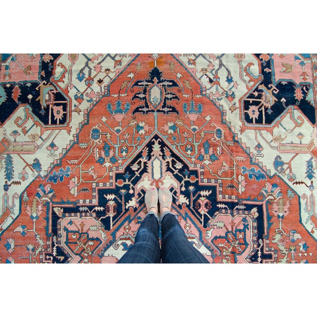 House of Séance - 1900s Antique Persian Heriz Serapi Earth-Toned Large Handwoven Rug - 10'’ X 11'11" For Sale In Los Angeles - Image 6 of 12