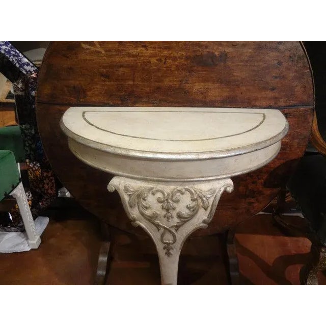 Cream Pair of Venetian Painted and Parcel Gilt Console Tables For Sale - Image 8 of 13
