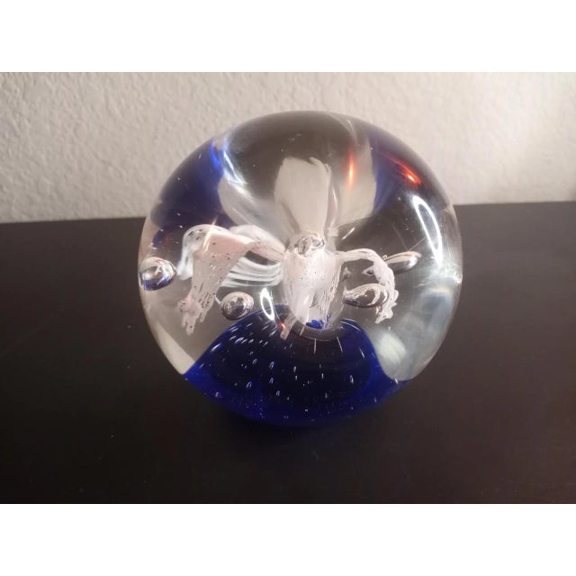 1960s Vintage 1960s Dynasty Gallery Heirloom Collectible Art Glass Paper Weight For Sale - Image 5 of 6