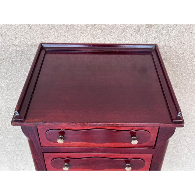 Early 20th Century Pair of Italian Louis XV Style Mahogany Nightstand or End Side Tables For Sale - Image 13 of 18