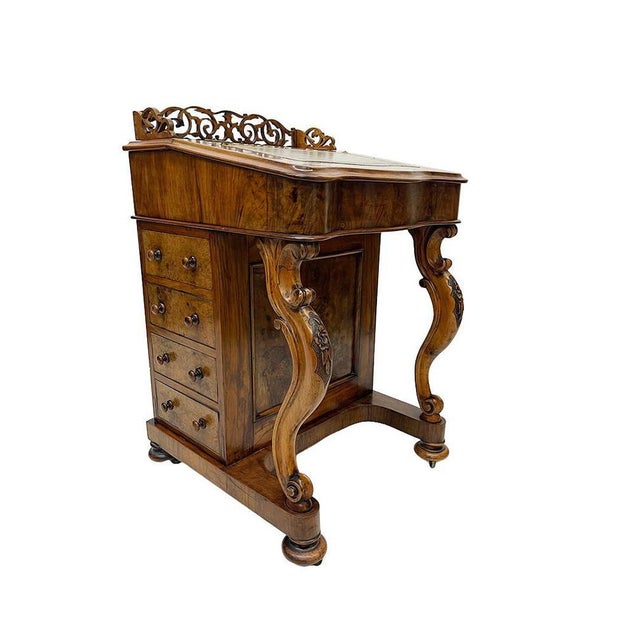 English 19th Century walnut Davenport desk, ca 1880 An 19th Century English walnut Davenport desk. The left side with...