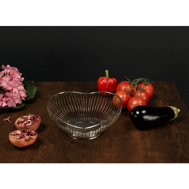 Mid-Century Modern Mid-Century Heart Shaped Wire Fruit Basket, 1950s For Sale - Image 3 of 9
