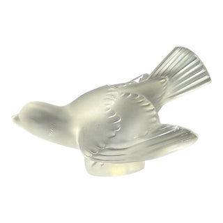 Late 20th Century Lalique France Frosted Crystal Sparrow "Coléreux" Angry Bird Figurine #11633 For Sale