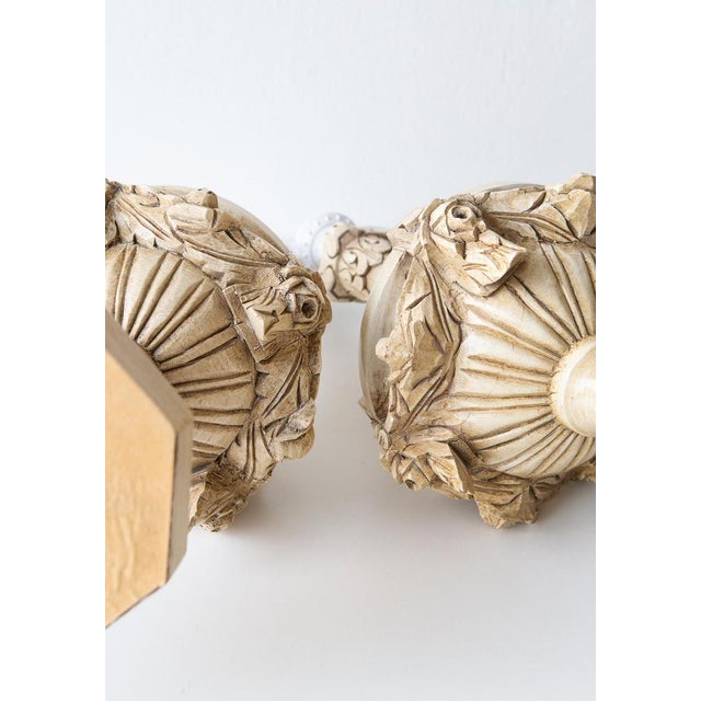 Beige Spanish Table Lamps in Carved and Lacquered Wood, 1980s, Set of 2 For Sale - Image 8 of 10