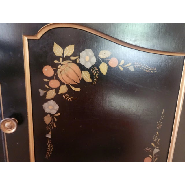 1980s Ethan Allen Vintage Hitchcock Stenciled Dry Sink Cabinet/Cupboard For Sale - Image 5 of 12