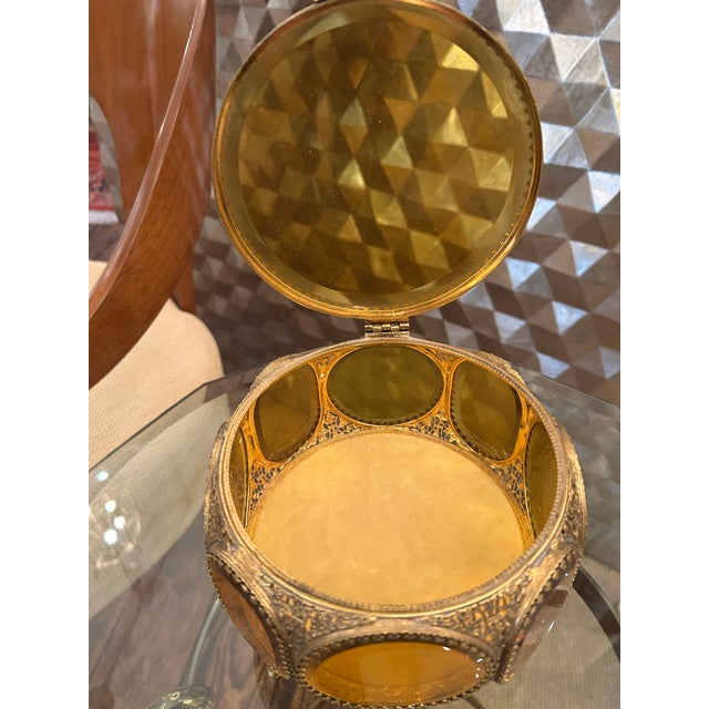 French Ormolu & Amber Glass Round Jewelry Box For Sale - Image 11 of 12