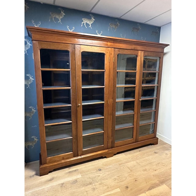 Beautiful large antique bookcase / display cabinet in walnut. In good condition throughout. Lovely warm color. The doors...