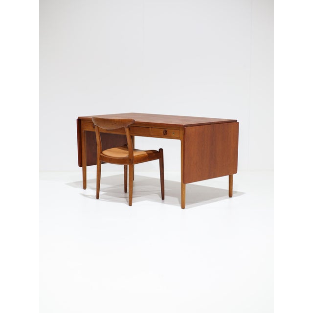 1950s W1 Chair in Oak and Leather by Hans J. Wegner for C.M. Madsen, 1950s For Sale - Image 5 of 13