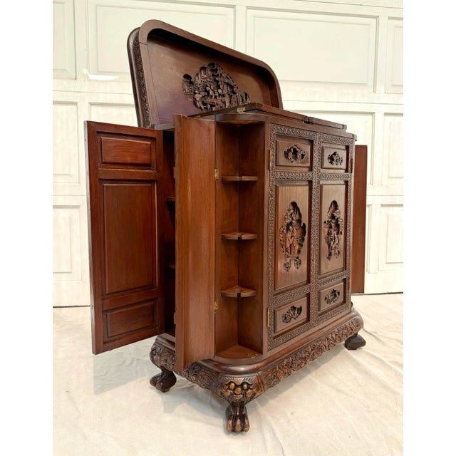 1950's George Zee Chinese Chippendale Dry Bar Expanding Cabinet For Sale In Los Angeles - Image 6 of 18