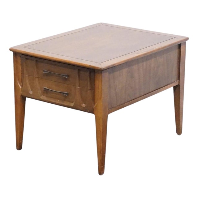 Broyhill Furniture Solid Walnut MCM Mid-Century Modern 20" Accent End Table For Sale