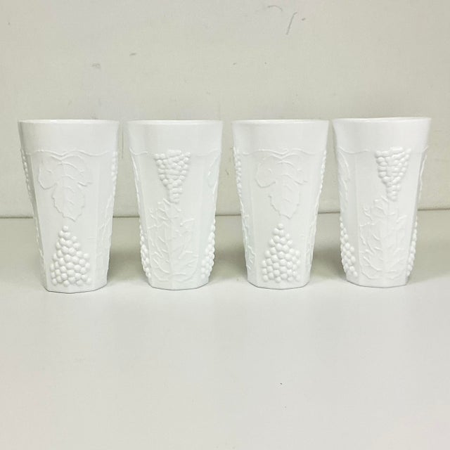 American 1970s Vintage Americana Arts & Crafts Indiana Glass Grape Milk Glass Tumblers - Set of 4. For Sale - Image 3 of 8