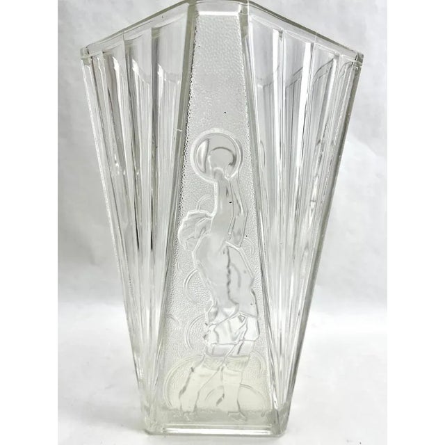 Glass Art Deco Luxvar Series Le Basketeur Vase by Charles Graffart and René Delvenne, Belgium, 1935 For Sale - Image 7 of 10