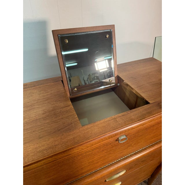 Mid 20th Century Drexel Projection Gentleman’s Chest For Sale - Image 5 of 12