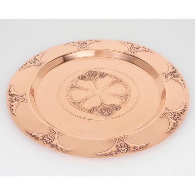 1910s French Dinanderie Art Nouveau Copper Platter Centerpiece or Tray For Sale In Atlanta - Image 6 of 11