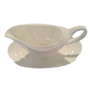 1980s Villeroy & Boch "Arco Weiss" Gravy Sauce Boat and Underplate For Sale