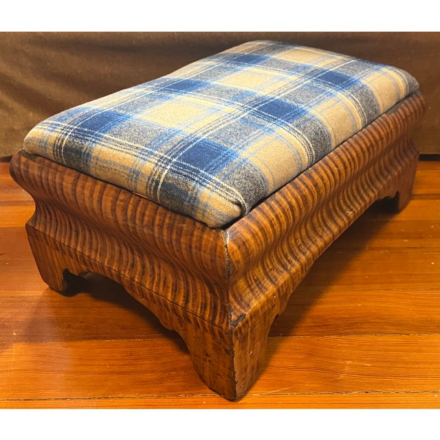 Antique 19th Century American Classical Foot Stool in Highly Figured Tiger Maple Circa 1830 For Sale - Image 14 of 18
