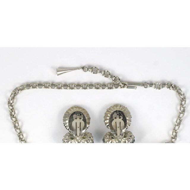 Gemstone 1950s Grey "Pearl" and Black Necklace and Earrings For Sale - Image 7 of 9