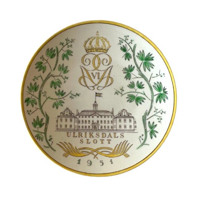 A vintage, 1951 illustrated plate from Sweden by Gefle ceramics, one of a series of plates commemorating Swedish castles. 8".