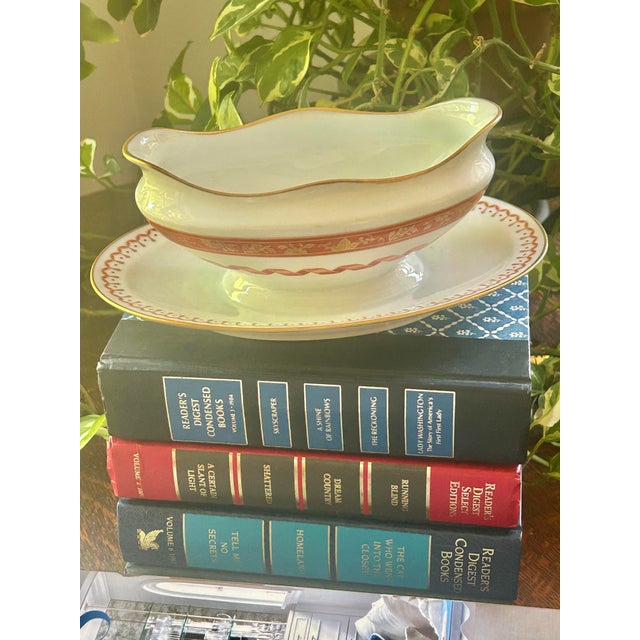 Richard Ginori Italy has produced some of the finest porcelain used in table settings everywhere. This gravy boat is part...