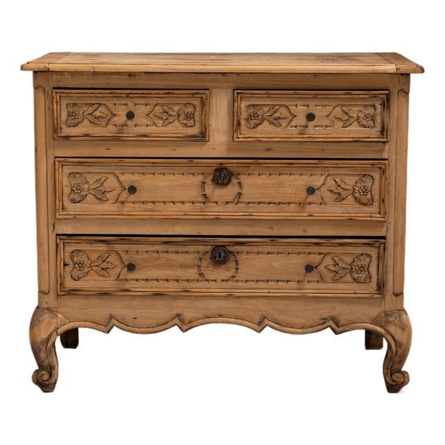 Early 20th Century Beige French Carved Chest of Drawers For Sale