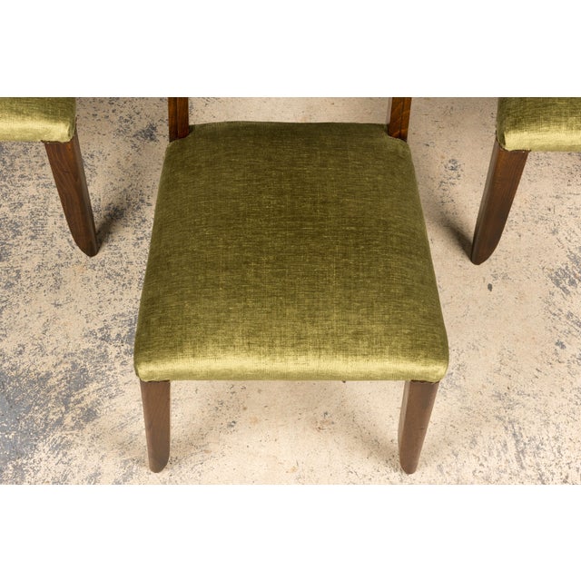 1930s Set of 6 French Art Deco Walnut Dining Chairs in Olive Green Velvet, 1930s For Sale - Image 5 of 18