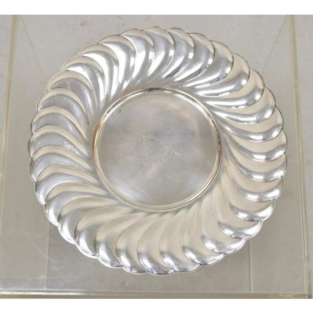 Vintage WM Rogers Waverly 3826 Scalloped Edge Round Silver Plated Serving Platter Tray. Circa Late 20th Century....