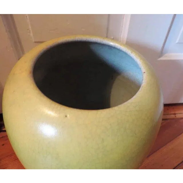 Late 20th Century Chinese Porcelain Monochrome Yellow Crackle Glaze Vase For Sale - Image 5 of 11