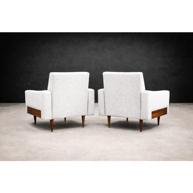 Mid-Century Modern Pair of Brazilian Modern Armchairs in Caviuna & Light Gray Sherpa, Brazil, 1960s For Sale - Image 3 of 14