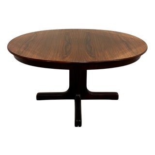 Round Extandable Dining Table in Mahogany For Sale