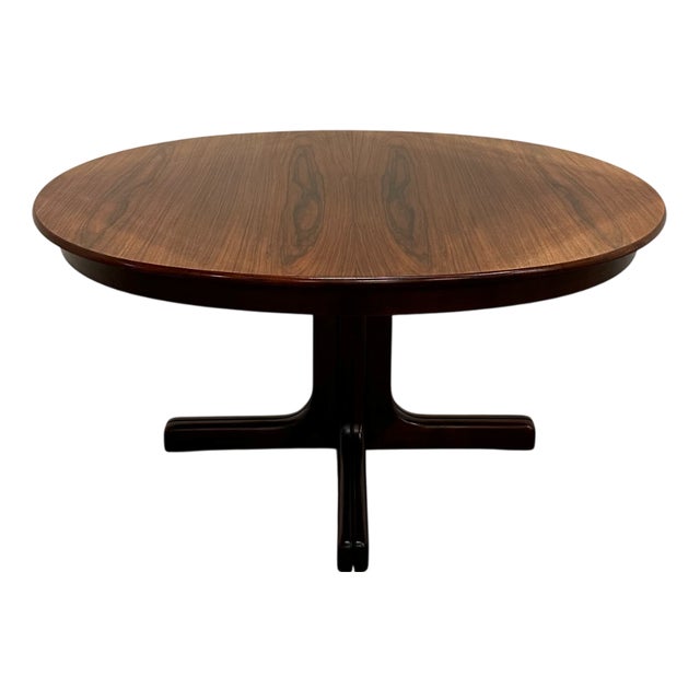 Round Extandable Dining Table in Mahogany For Sale