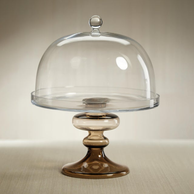 For spectacular dessert presentation, our glass cake stand is generously sized to elevate and accommodate larger cakes or...