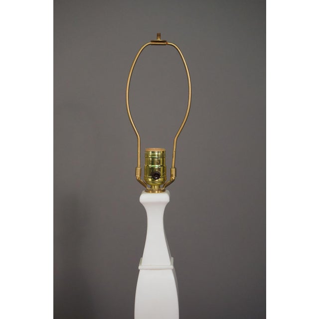 Contemporary Pair of 20th Century Italian White Marble and Bronze Lamps For Sale - Image 3 of 4