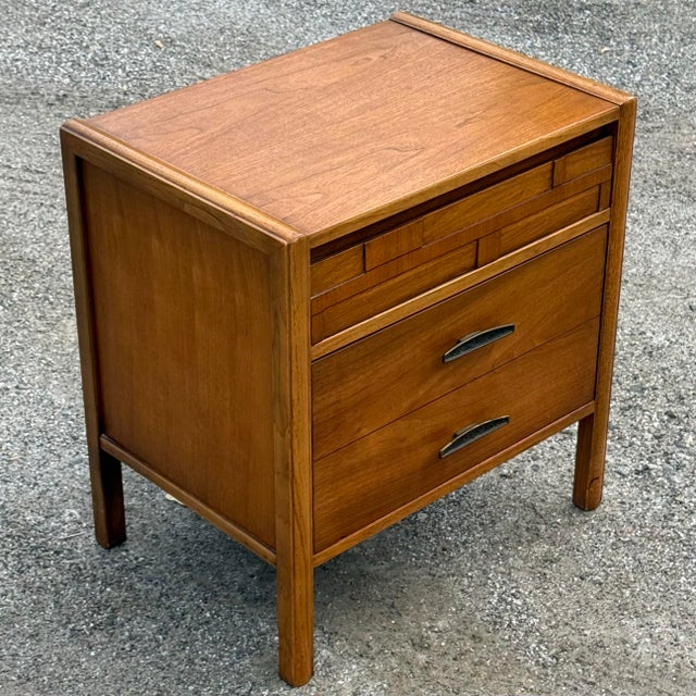 Mid Century Modern Walnut Nightstand / End Table For Sale - Image 4 of 8