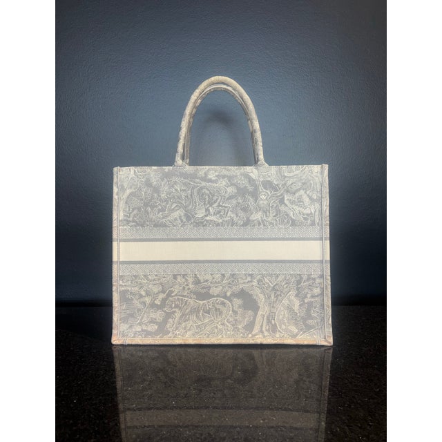 Christian Dior Dior Medium Book Tote in Ecru & Gray For Sale - Image 4 of 8