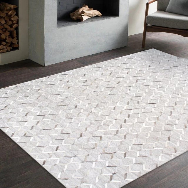 Galaxy Cowhide & Sari Silk Silver Area Rug, 4' 0'' X 6' 0'' For Sale In New York - Image 6 of 7