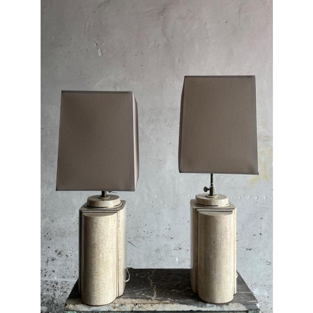 Architectural Table Lamps in Travertine and Brass in the style Maison Jansen, 1970s, Set of 2 For Sale - Image 4 of 16