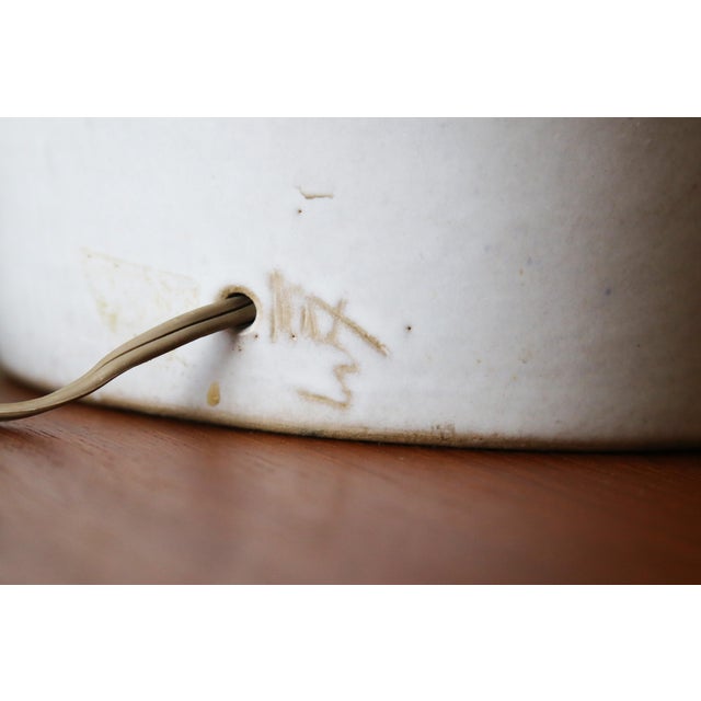 Tan 1960s Gordon and Jane Martz M197 Lamp for Marshall Studios White Wavy Tan Stripes 30" For Sale - Image 8 of 9