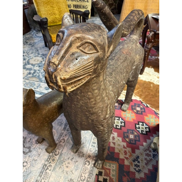 Early 20th Century Antique Pair of Bronze Royal Leopard Sculptures From Benin For Sale - Image 5 of 18
