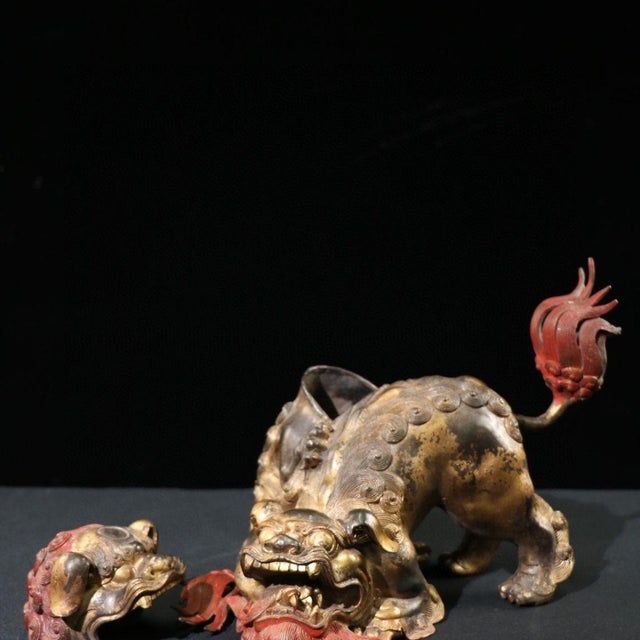Vintage Gilt Bronze & Cinnabar Guardian Lion Sculpture – Seated Foo Dog With Cub For Sale - Image 4 of 9
