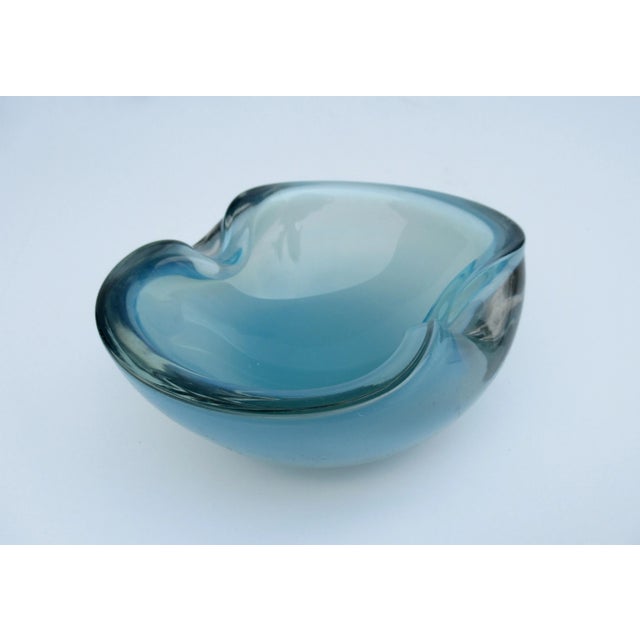 C.1960's Mid-Century Italian Alfredo Barbini Hand-Blown Catchall/Ashtray in a Soft Blue Gray For Sale In West Palm - Image 6 of 13